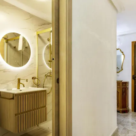 Penthouse Pink Seafront 라 마타